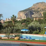 فيلة In Casa